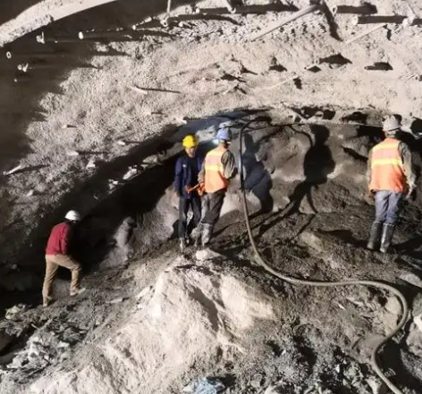 宝安拱顶带模注浆料的施工流程及注意事项